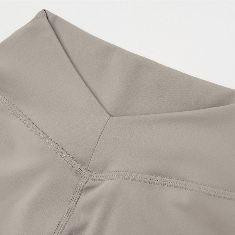 Sports bra with removable bra pads+High-waisted V-neck leggings at the back 2-piece set