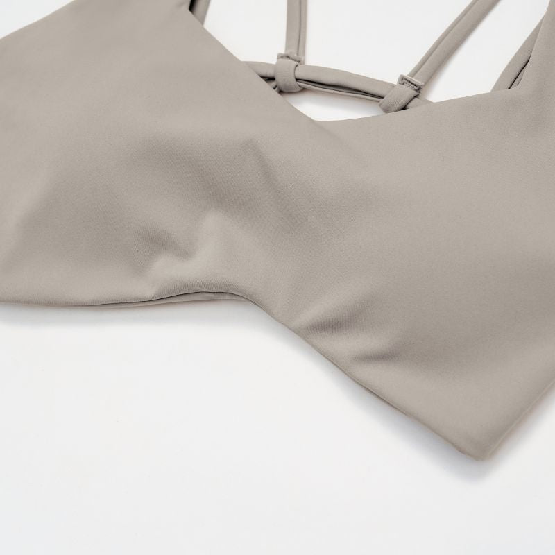 Sports bra with removable bra pads+High-waisted V-neck leggings at the back 2-piece set